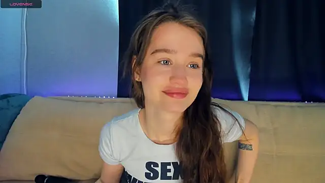 Snapshot of lovelyalivia chatting on 27, 3, 2026 lovelyalivia online show from 27, 3, 2026