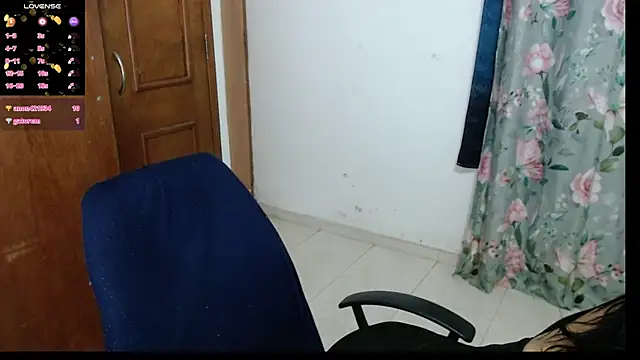 Snapshot of alejandralatina chatting on 1, 2, 2026 alejandralatina online show from 1, 2, 2026