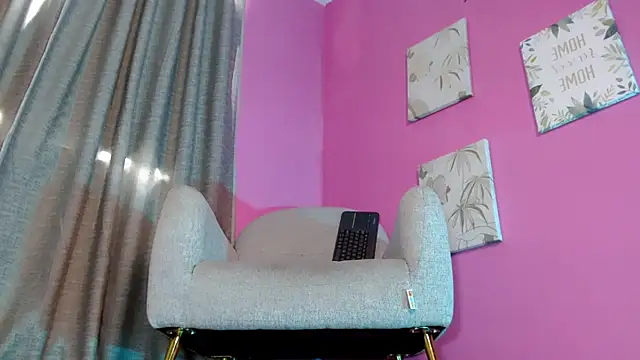 Snapshot of emily_ox0 chatting on 25, 6, 2026 emily ox0 online show from 25, 6, 2026