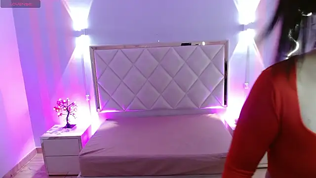 Rosalind tay online show from 4, 3, 2026