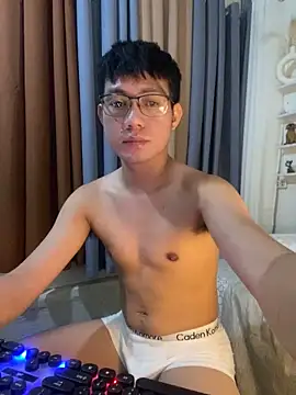 Snapshot of xshyboyx chatting on 23, 10, 2025 xshyboyx online show from 23, 10, 2025