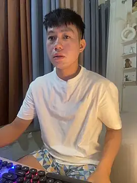 Snapshot of xshyboyx chatting on 29, 10, 2025 xshyboyx online show from 29, 10, 2025