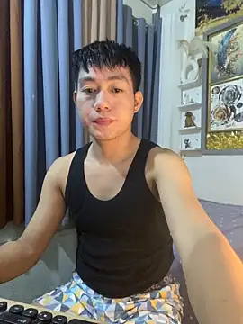 Snapshot of xshyboyx chatting on 12, 11, 2025 xshyboyx online show from 12, 11, 2025