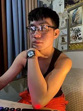 Snapshot of xshyboyx chatting on 18, 11, 2025 xshyboyx online show from 18, 11, 2025