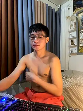 Snapshot of xshyboyx chatting on 22, 11, 2025 xshyboyx online show from 22, 11, 2025
