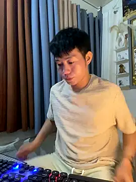 Snapshot of xshyboyx chatting on 2, 12, 2025 xshyboyx online show from 2, 12, 2025
