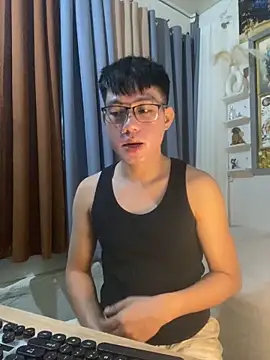 Snapshot of xshyboyx chatting on 5, 12, 2025 xshyboyx online show from 5, 12, 2025