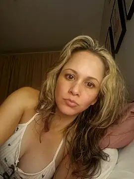 Snapshot of Miasiren chatting on 12, 10, 2025 Miasiren online show from 12, 10, 2025