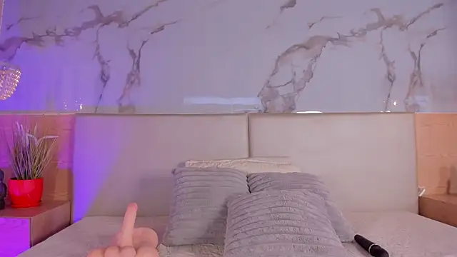 ValSmith  online show from 12, 9, 2025