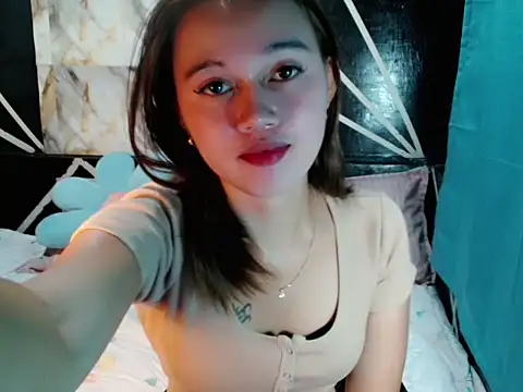 Snapshot of urgirl_mikah chatting on 4, 12, 2025 urgirl mikah online show from 4, 12, 2025