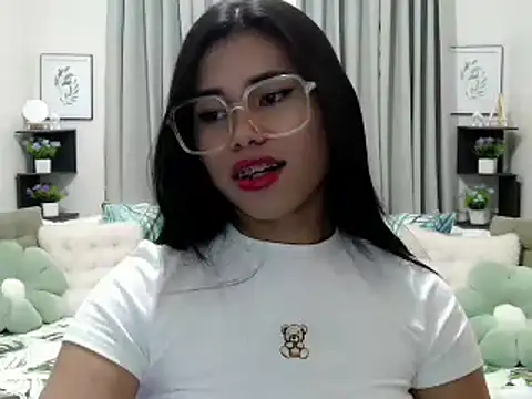 Snapshot of PrettyBlythes_TS chatting on 12, 10, 2025 PrettyBlythes TS online show from 12, 10, 2025