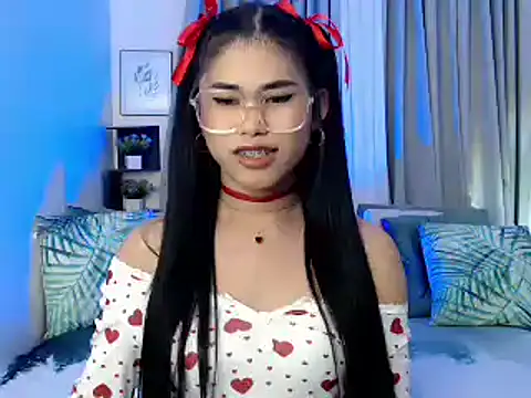 Snapshot of PrettyBlythes_TS chatting on 3, 11, 2025 PrettyBlythes TS online show from 3, 11, 2025