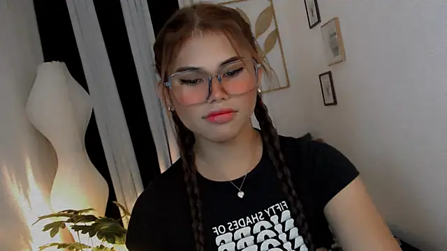 Snapshot of PrettyBlythes_TS chatting on 23, 6, 2026 PrettyBlythes TS online show from 23, 6, 2026