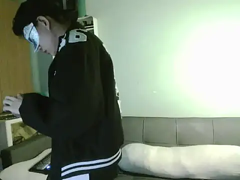 boyhigh1997 online show from 25, 4, 2026