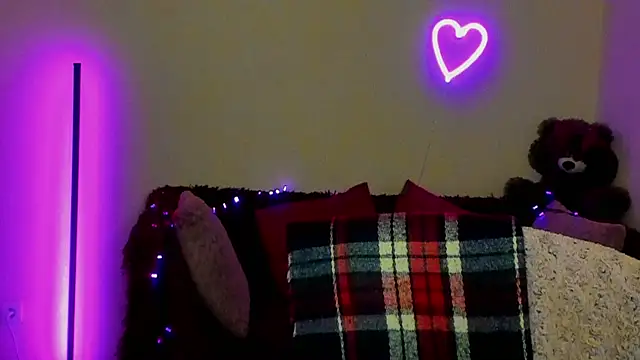 Snapshot of Alicia_love00 chatting on 30, 4, 2026 Alicia love00 online show from 30, 4, 2026