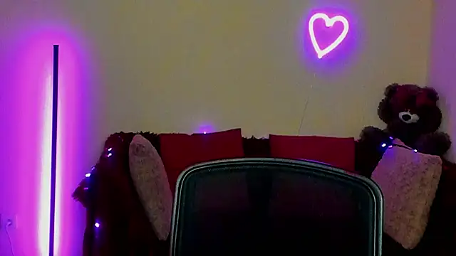 Snapshot of Alicia_love00 chatting on 2, 5, 2026 Alicia love00 online show from 2, 5, 2026