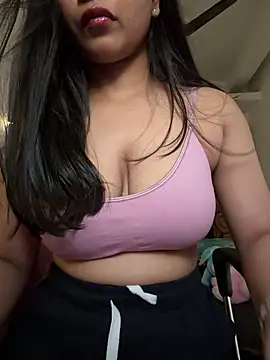 Snapshot of luv_johrrra chatting on 21, 6, 2026 luv johrrra online show from 21, 6, 2026