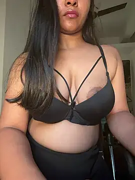 Snapshot of luv_johrrra chatting on 6, 7, 2026 luv johrrra online show from 6, 7, 2026