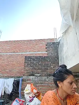 ISHANI-SINGH online show from 4, 10, 2025