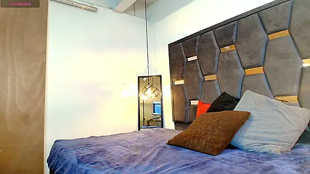 Lia Blake  online show from 27, 4, 2026