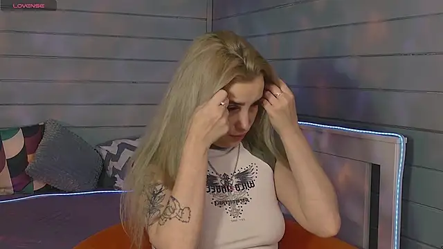 Crystal Jull online show from 6, 10, 2025