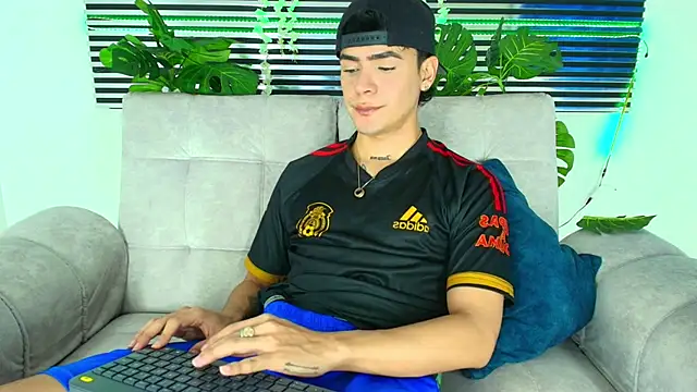 CamiiGuzmanX online show from 2, 2, 2026