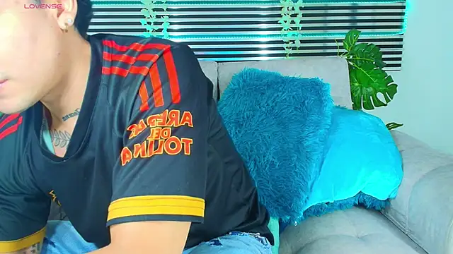 CamiiGuzmanX online show from 22, 4, 2026