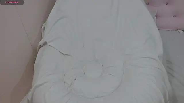 Snapshot of Alina_MissAsian chatting on 28, 10, 2025 Alina MissAsian online show from 28, 10, 2025