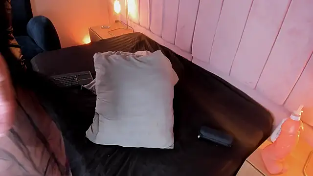 Hillary Collins1 online show from 21, 2, 2026