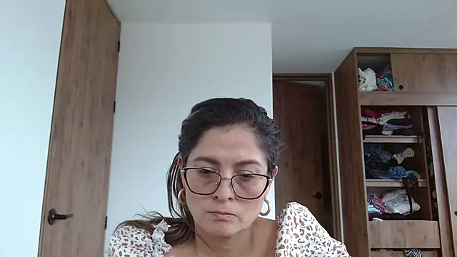 linda-mature43 online show from 12, 9, 2025