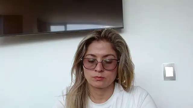 linda-mature43 online show from 22, 10, 2025