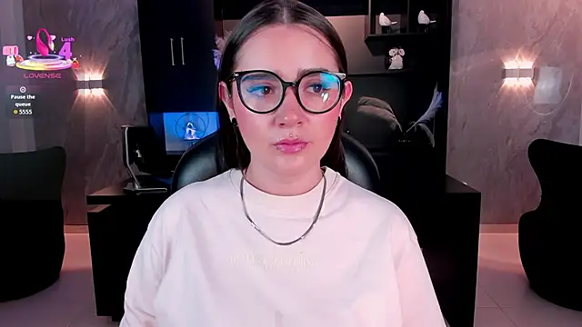 SarahRhodes  online show from 4, 6, 2026