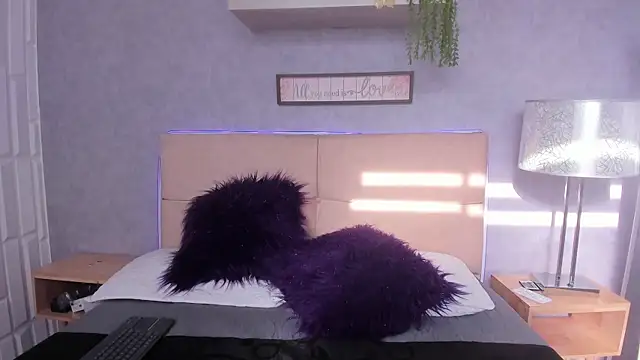 Snapshot of VioletaNova chatting on 18, 12, 2025 VioletaNova online show from 18, 12, 2025