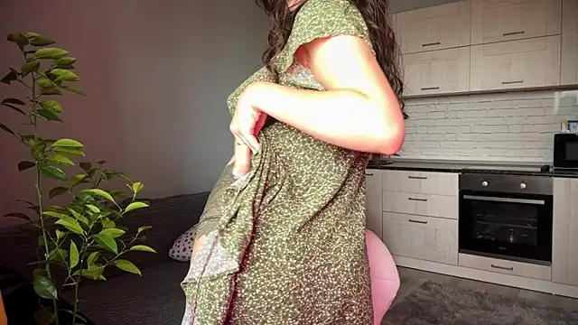 Luna Raee online show from 20, 9, 2025