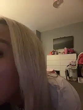 Snapshot of EllieMaeBaby chatting on 16, 11, 2025 EllieMaeBaby online show from 16, 11, 2025