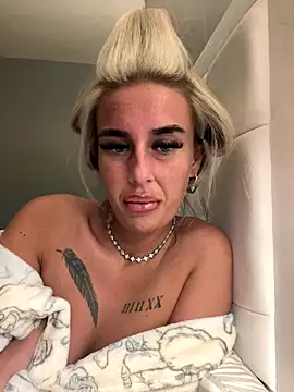 Snapshot of EllieMaeBaby chatting on 24, 11, 2025 EllieMaeBaby online show from 24, 11, 2025