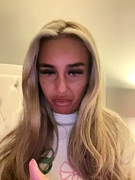 Snapshot of EllieMaeBaby chatting on 27, 11, 2025 EllieMaeBaby online show from 27, 11, 2025