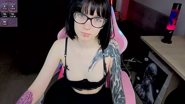 HazelTompson online show from 10, 4, 2026