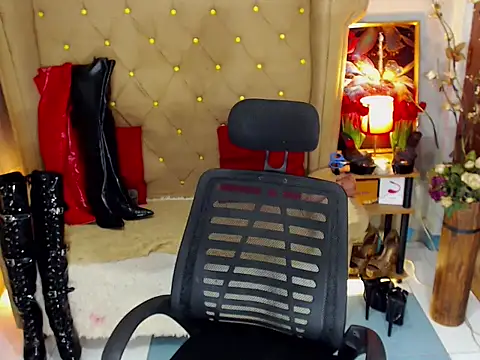 UrQueenDomCumTS online show from 16, 5, 2026