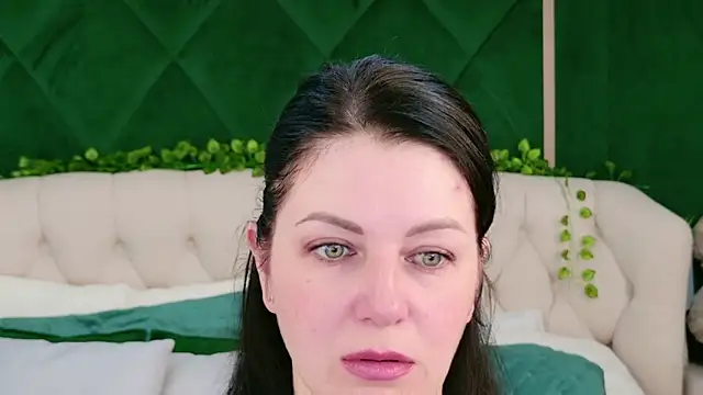 Nina Stane online show from 15, 10, 2025