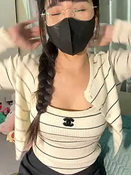 Snapshot of Dior_baby chatting on 3, 11, 2025 Dior baby online show from 3, 11, 2025