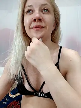 Snapshot of HeronDenni chatting on 19, 4, 2026 HeronDenni online show from 19, 4, 2026