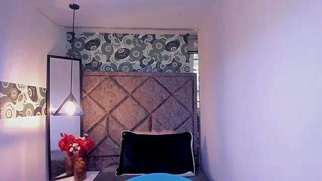 Kiara Cruz   online show from 10, 11, 2025