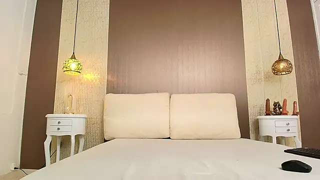 Tiifany Baker online show from 25, 11, 2025