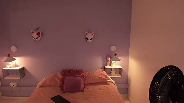 Zoe Lynch  online show from 23, 9, 2025