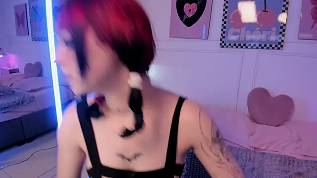 Zoe Lynch  online show from 24, 4, 2026