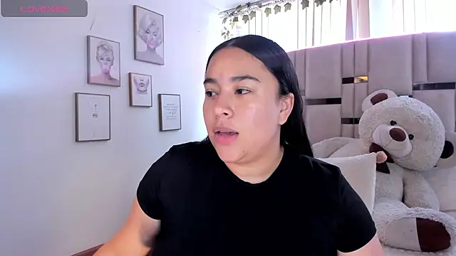 Snapshot of Zoey_thompson chatting on 4, 7, 2026 Zoey thompson online show from 4, 7, 2026