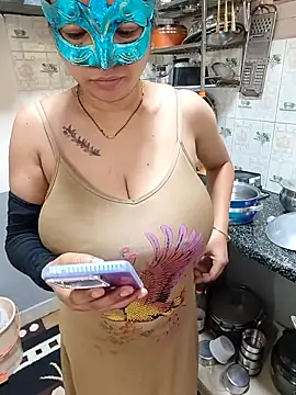 Snapshot of Queen_Nightt chatting on 12, 9, 2025 Queen Nightt online show from 12, 9, 2025