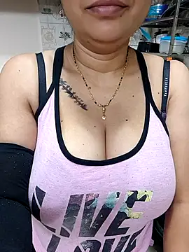 Snapshot of Queen_Nightt chatting on 15, 9, 2025 Queen Nightt online show from 15, 9, 2025