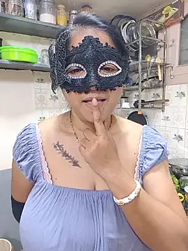 Snapshot of Queen_Nightt chatting on 19, 12, 2025 Queen Nightt online show from 19, 12, 2025